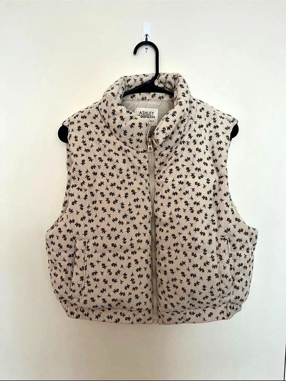 Ashley by 26 International Floral Corduroy Vest in Beige Large Like New